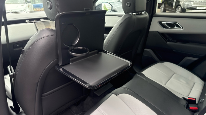 Land Rover Range Rover Velar 3.0 D300 MHEV Belgravia Edition 5dr Auto Diesel Estate - Image 39